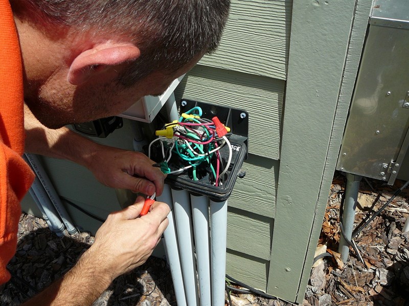 swimming pool light repair