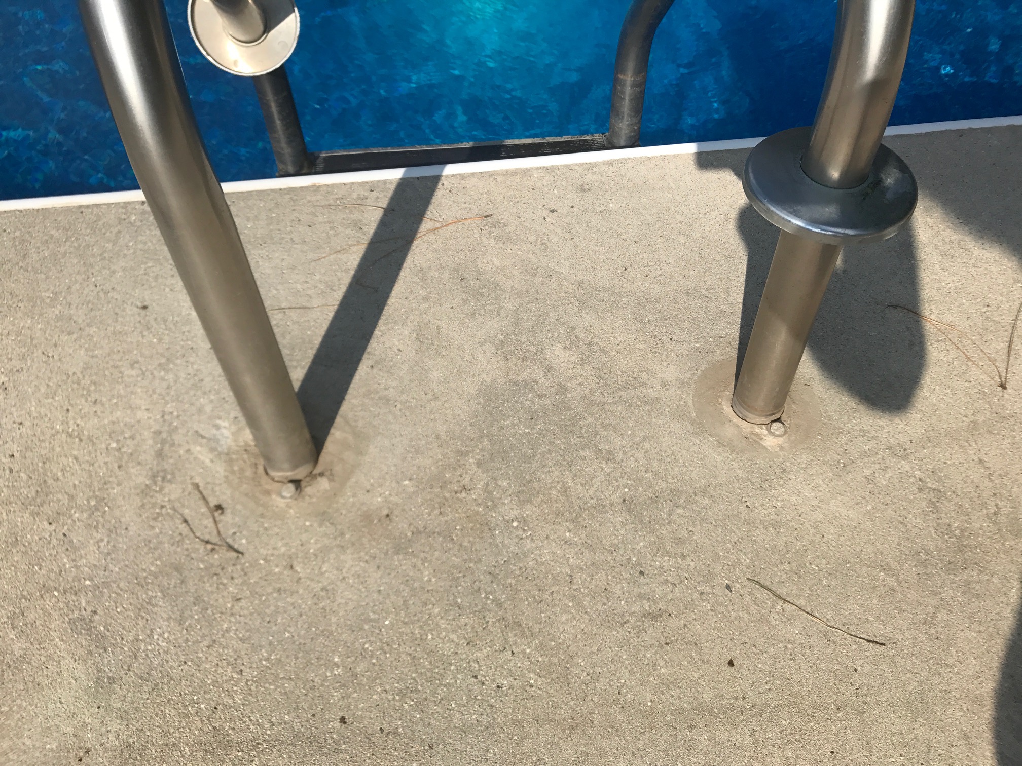 how to remove pool ladder